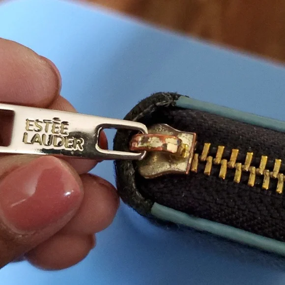 Estee lauder wallet - Picture 3 of 4